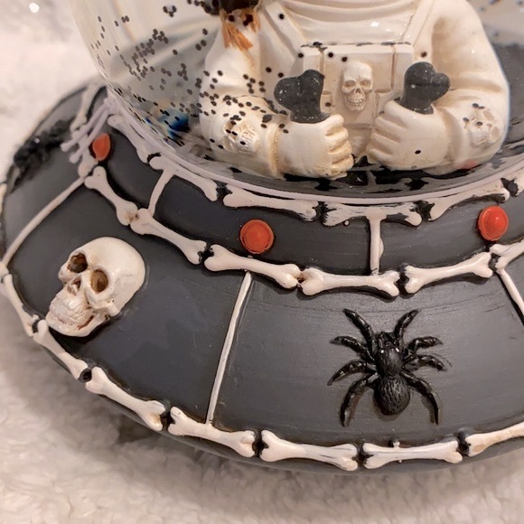 Halloween Skeleton Astronaut Spaceman Spaceship Waterglobe - Picture 3 of 4